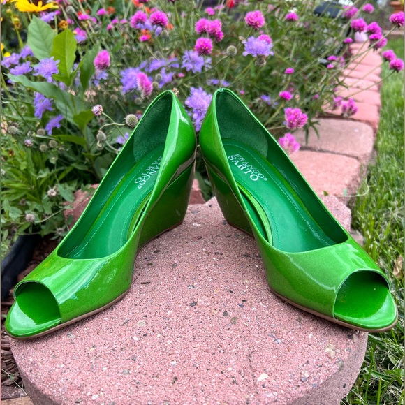 Franco Sarto Green Patent Wedge Heels - Picture 5 of 7